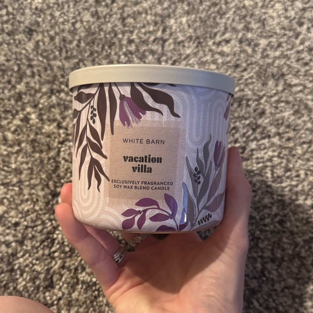 White Barn Vacation Villa Floral Tin Candle - Lavender & Mauve Accents